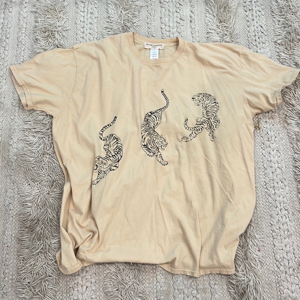 Oversized urban outfitters tiget tee shirt size S/M